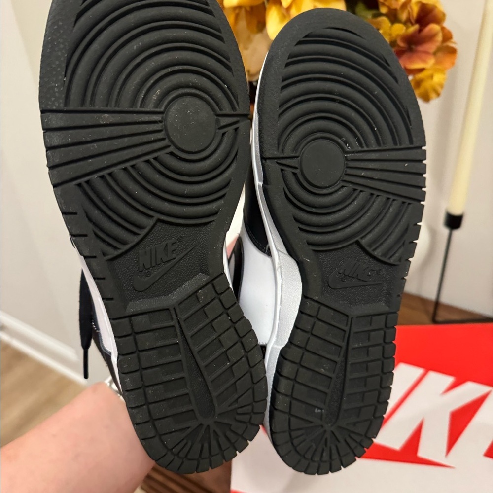 Worn Once! Nike Dunk - Mid - Black & White Pandas Women’s size 8 - Picture 5 of 6